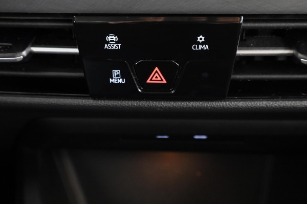 Volkswagen Golf 1.5 eTSI Life 150 PK | Automaat (DSG) | Navigatie | Camera | Stoelverwarming