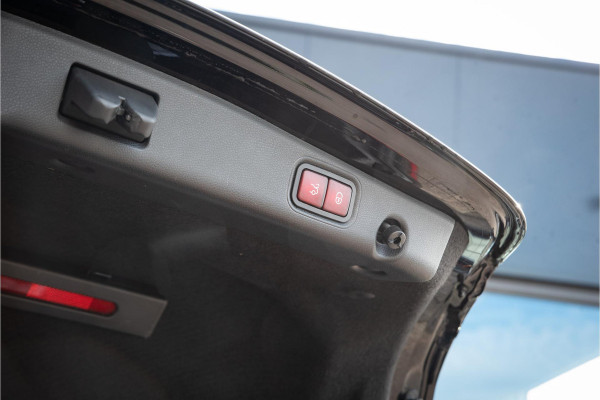 Mercedes-Benz E-Klasse 300 e Business Solution AMG 360camera Keyless Stoelverw. Widescreen Ambient Leer DAB+
