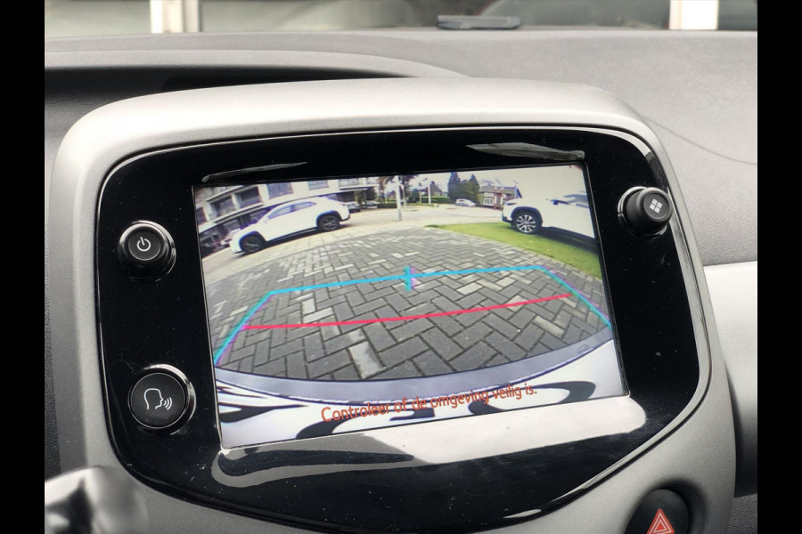 Toyota Aygo 1.0 VVT-i 5D x-joy | Apple CarPlay/Android Auto, Lichtmetalen velgen, Parkeercamera, Stuurbediening, Snelheidsbegrenzer