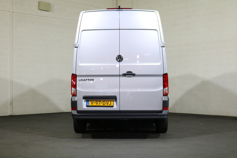 Volkswagen Crafter 2.0 TDI 140pk L3 H3 DC Automaat Airco Navigatie Apple Carplay Camera