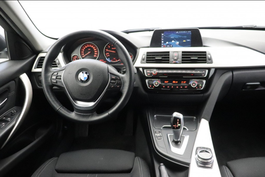 BMW 3 Serie 318i Sedan Executive Sport Automaat - Trekhaak, LED,