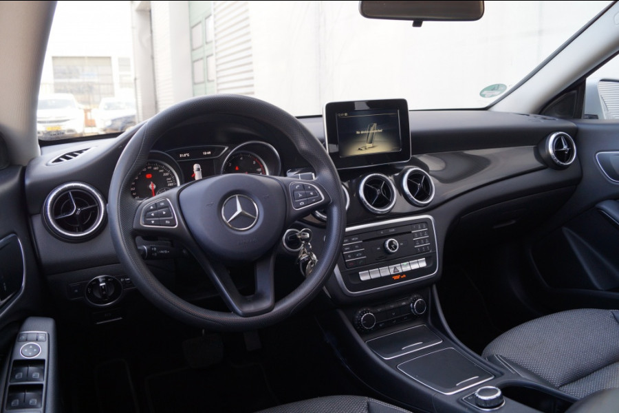 Mercedes-Benz CLA-Klasse Shooting Brake 200d Automaat Business -PANO-