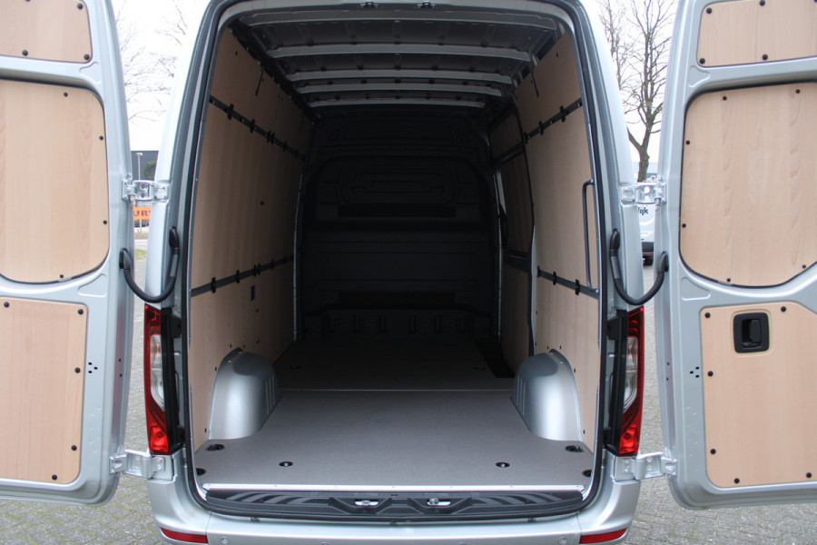 Mercedes-Benz Sprinter 319 CDI L2H2 RWD 3500kg trekhaak, LED, MBUX 10.25 met parkeer pakket en camera, Bumpers in kleur