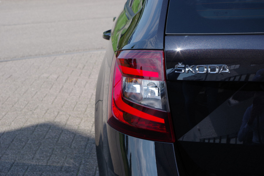 Škoda Octavia Combi 1.0 TSI 116 PK Greentech Sport Business, Cruise Control, Parkeersensoren, Sportstoelen, LED, Carplay