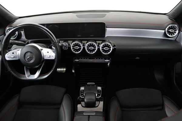Mercedes-Benz CLA-Klasse 200 Business Solution AMG (SFEERVERLICHTING, PANORAMADAK, CAMERA, 1e EIGENAAR, PDC, GOED ONDERHOUDEN)