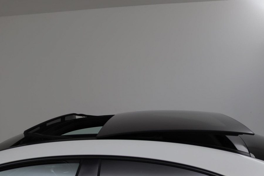 Mercedes-Benz CLA-Klasse 200 Business Solution AMG (SFEERVERLICHTING, PANORAMADAK, CAMERA, 1e EIGENAAR, PDC, GOED ONDERHOUDEN)