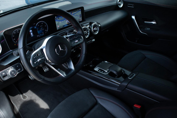 Mercedes-Benz CLA-Klasse 180 Business Solution AMG Widescreen ambient lighting