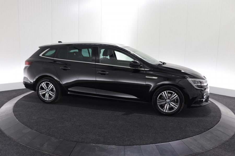 Renault MEGANE Estate 1.6 E-Tech Plug-In Hybrid 160 Intens | Camera | Dodehoekdetectie | Head-Up Display | Apple Carplay