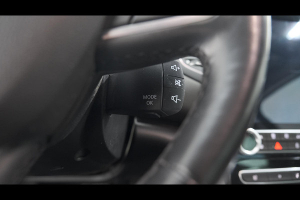 Renault MEGANE Estate 1.6 E-Tech Plug-In Hybrid 160 Intens | Camera | Dodehoekdetectie | Head-Up Display | Apple Carplay