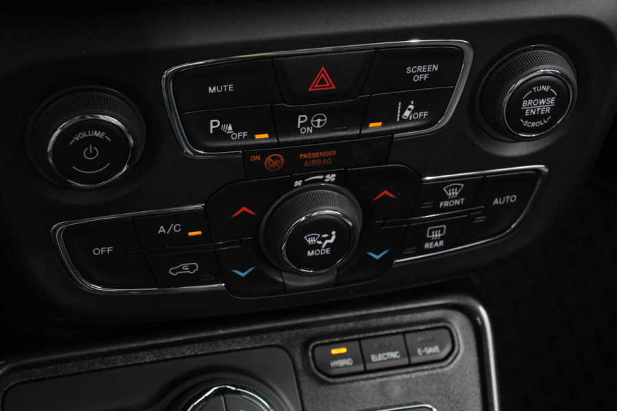 Jeep Compass 4xe 240 Plug-in Hybrid S | Navigatie | Apple Carplay/Android auto | Climate Control | Parkeersensoren | Camera | Elektrisch verstelbare bestuurderstoel | Xenon koplampen | Stoelverwarming | Elektrische achterklep | Afneembare trekhaak