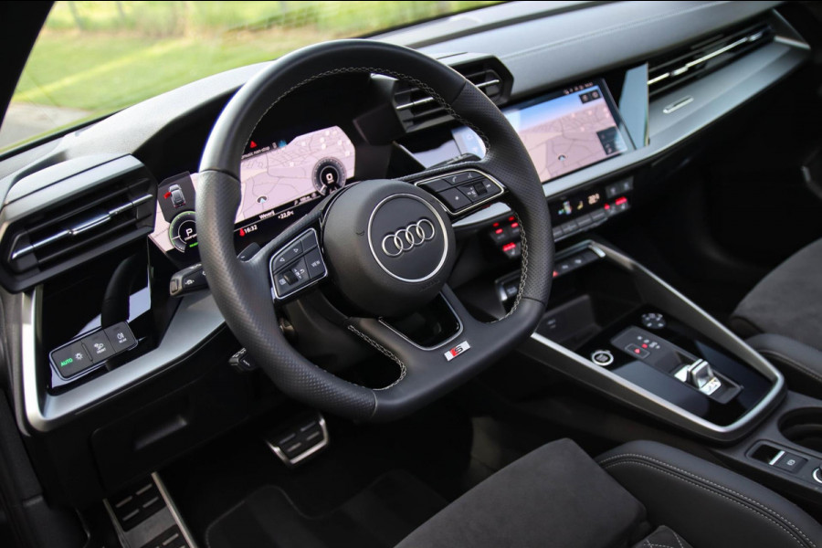 Audi A3 Sportback 40 TFSI e PHEV S Edition S-line 204pk S-Tronic! 1e|DLR|Panoramadak|Virtual Cockpit|Kuipstoelen|LED Matrix|Black