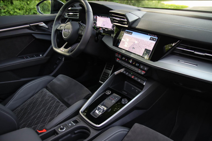 Audi A3 Sportback 40 TFSI e PHEV S Edition S-line 204pk S-Tronic! 1e|DLR|Panoramadak|Virtual Cockpit|Kuipstoelen|LED Matrix|Black