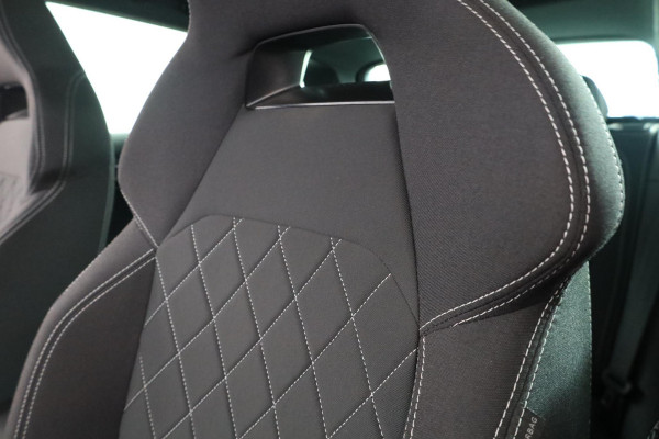 Škoda Karoq 1.5 TSI ACT Sportline Business 150pk DSG | Navigatie | Elektrisch bedienbare achterklep | Parkeersensoren voor en achter