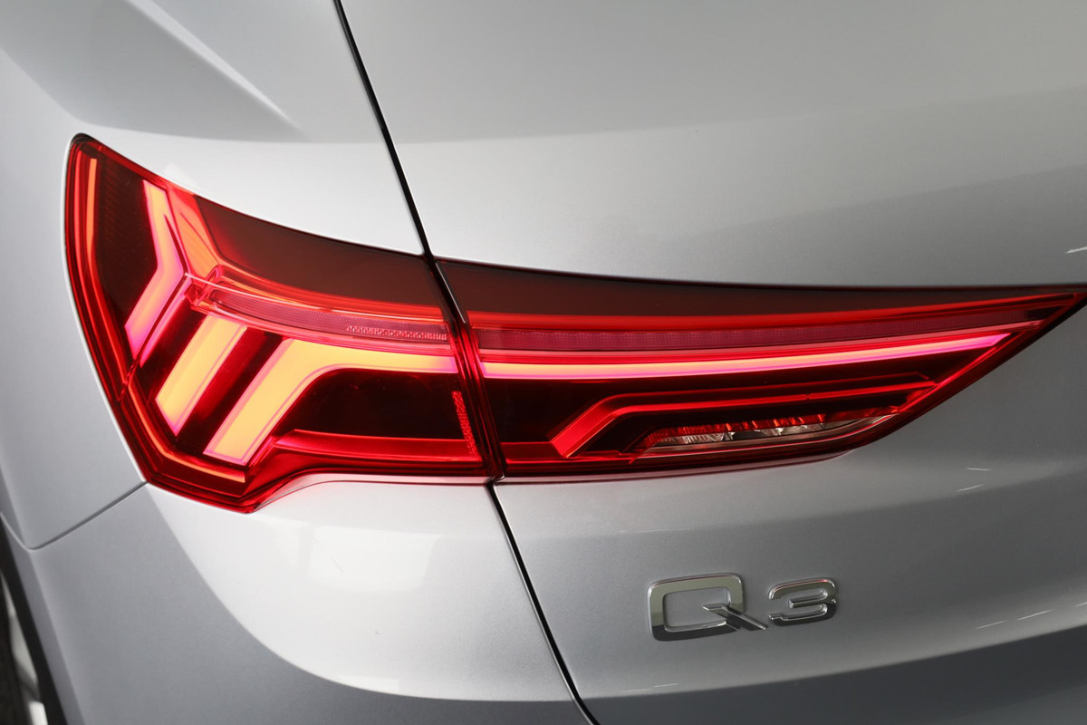 Audi Q3 35 TFSI Business Edition 150 pk S-Tronic | Navigatie | Parkeersensoren achter | LED koplampen |