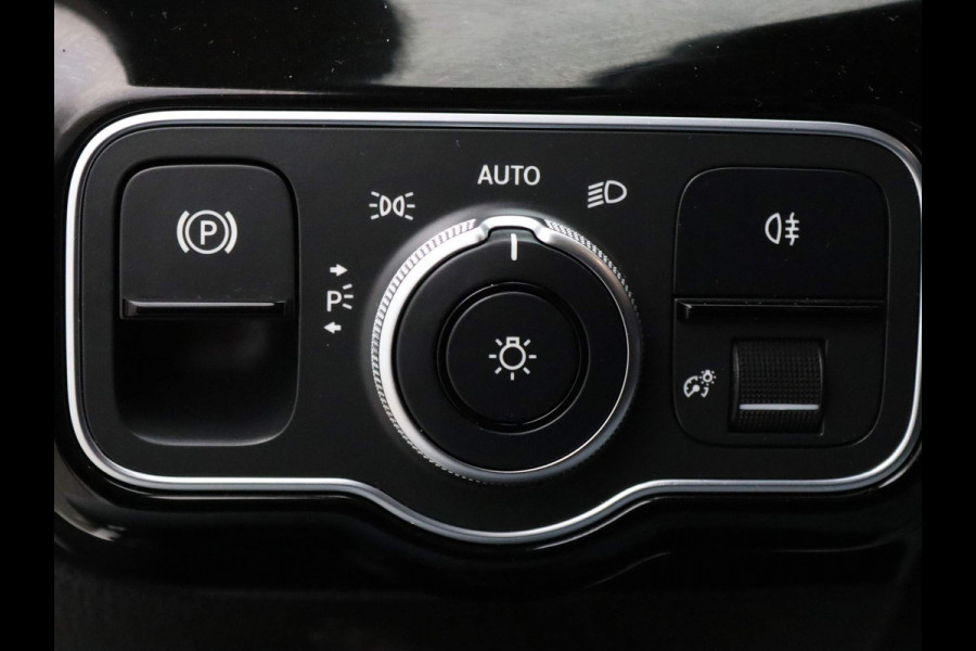Mercedes-Benz A-Klasse 136pk 180 Business Solution AMG Night Upgrade AUTOMAAT Camera | Climate | Navi | Parksens. v+a