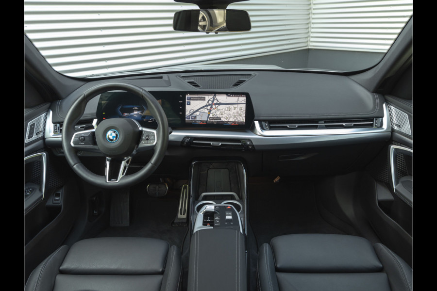 BMW iX1 xDrive30 M-Sport - Pano - Memory - Head-Up - Harman Kardon