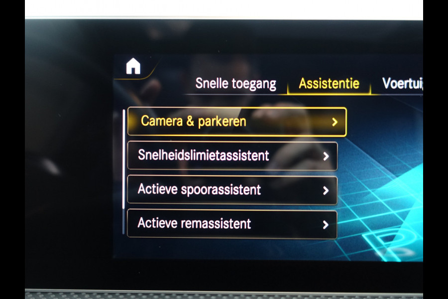 Mercedes-Benz A-Klasse 180 AMG Night Edition Aut- Panodak I Sport Interieur I Xenon Led I Camera I Stoelverwarming I Navi