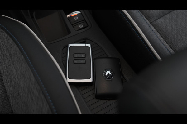 Renault Clio 1.6 E-Tech Hybrid 140 Serie Limitée | Camera | Dodehoekdetectie | Navigatie | Apple Carplay | Parkeersensoren