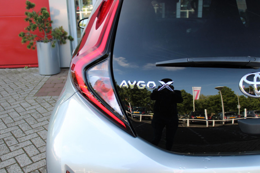 Toyota Aygo X 1.0 VVT-i MT 74PK AUTOMAAT PULSE CABRIO | CABRIODAK  l AIRCO l NAVIGATIE | 17 "INCH LICHTMETALEN VELGEN | ACHTERUITRIJCAMERA | STOELVERWARMING | ADAPTIVE CRUISE CONTROL | CLIMATE CONTROL | DAB+ |