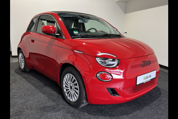 Fiat 500E CABRIO RED 42 kWh | Winterpakket | Keyless Entry & Go Pakket | Parkeercamera