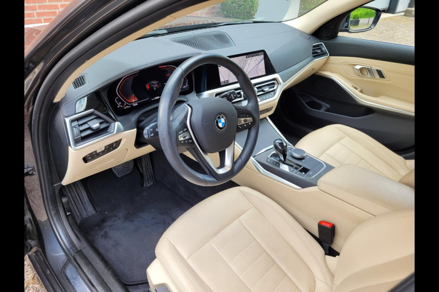 BMW 3 Serie Touring 320i Luxury - Camera, Virtual, Drive Assist (1e eig. NL-auto met NAP)