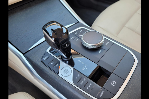 BMW 3 Serie Touring 320i Luxury - Camera, Virtual, Drive Assist (1e eig. NL-auto met NAP)
