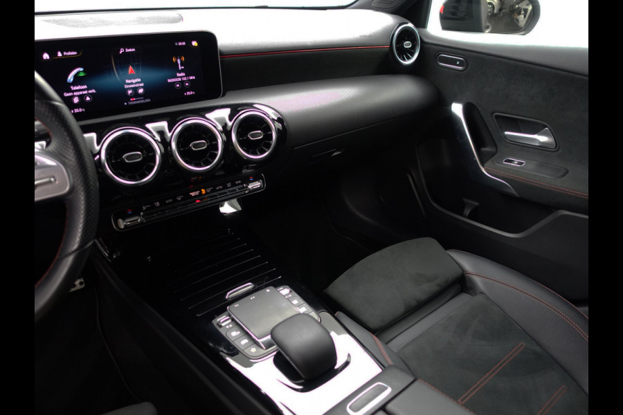 Mercedes-Benz A-Klasse 180 AMG Street Style Edition - Panoramadak I Aero Package I Xenon Led I Alcantara Sport Interieur