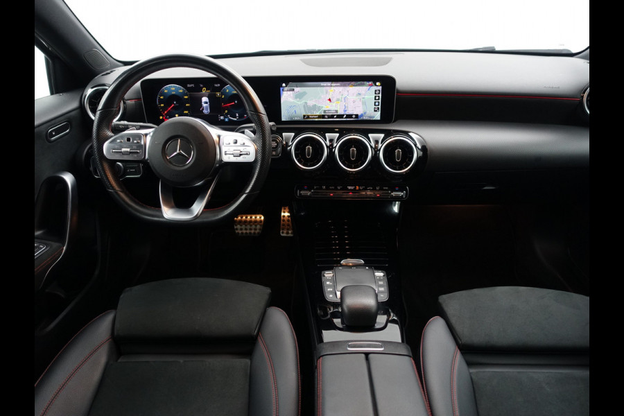 Mercedes-Benz A-Klasse 180 AMG Sport Edition Aut- Xenon Led I Stoelverwarming I Sport Interieur I Camera I Navi I Elek Trekhaak
