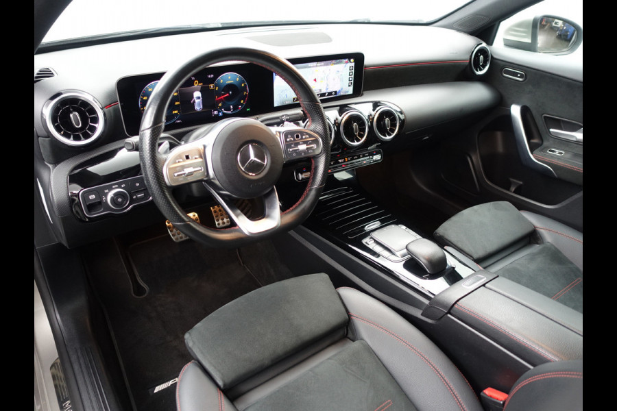 Mercedes-Benz A-Klasse 180 AMG Sport Edition Aut- Xenon Led I Stoelverwarming I Sport Interieur I Camera I Navi I Elek Trekhaak