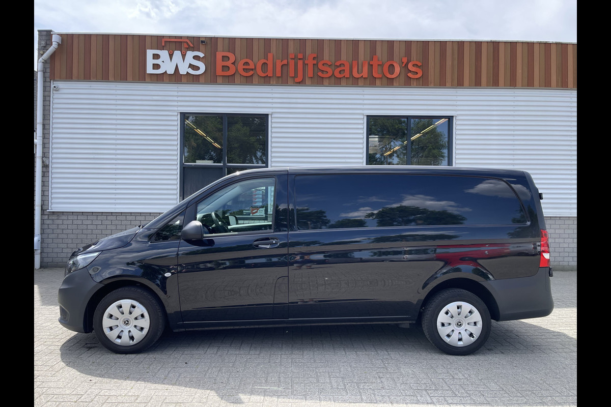 Mercedes-Benz Vito 110 CDI Lang L2H1 / vaste prijs rijklaar € 17.950 ex btw / lease vanaf € 348 / zwart metallic / airco / cruise / navigatie / bouwjaar 2021