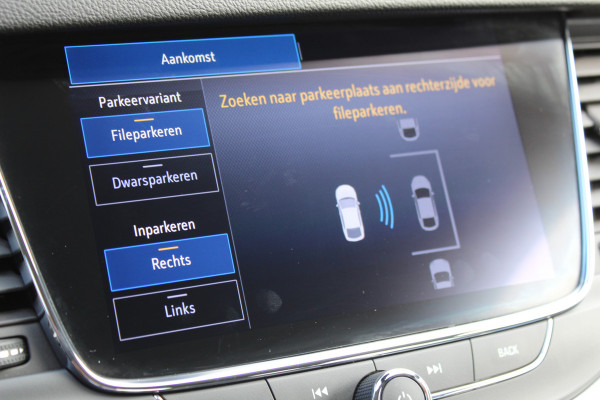 Opel Astra 1.2-146pk Elegance. Zeer nette en luxe Opel Astra. Trekgewicht 1.350kg ! Slechts 16.351km ! Volautm. airco dual, camera, pakeersensoren v+a, LED verlichting, parkeerassistent, navigatie, telefoonvoorb., LM wielen, side- en lane assist, metallic lak, cruise cntrl, comfortstoelen etc.