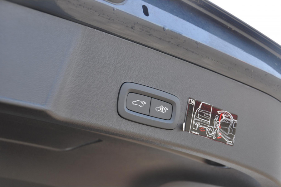 Volvo XC40 T4 211PK Automaat Recharge Inscription / Adaptieve cruise control / Elektrische achterklep / Keyless entry / Trekhaak / parkeersensoren met camera / Lederen bekleding / Stoel en stuurwielverwarming /
