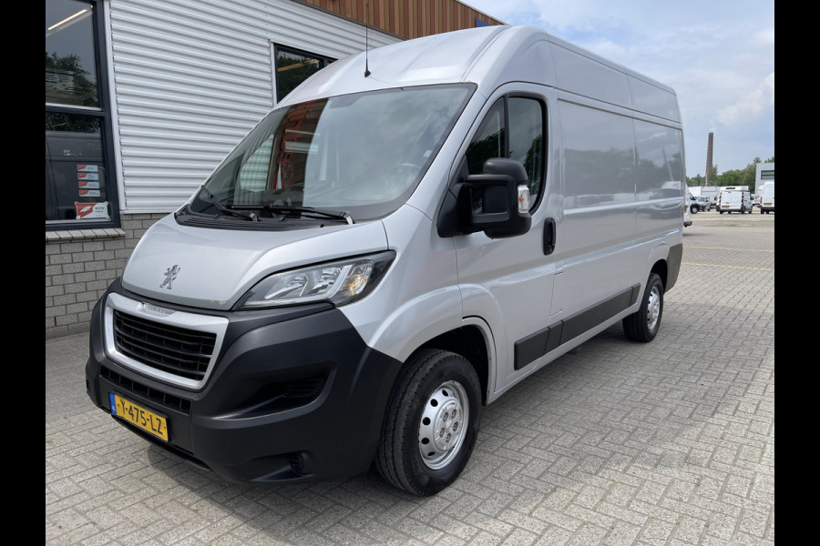 Peugeot Boxer 333 2.0 BlueHDI 164pk L2H2 Premium / vaste prijs rijklaar € 16.950 ex btw / lease vanaf € 329 / airco / cruise / navi / achteruit rijcamera / trekhaak 2500 kg !