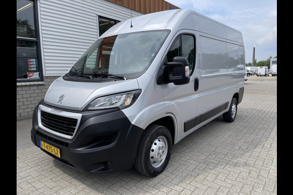 Peugeot Boxer 333 2.0 BlueHDI 164pk L2H2 Premium / vaste prijs rijklaar € 16.950 ex btw / lease vanaf € 329 / airco / cruise / navi / achteruit rijcamera / trekhaak 2500 kg !