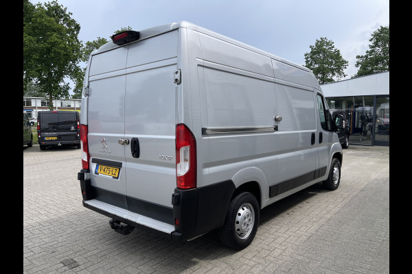 Peugeot Boxer 333 2.0 BlueHDI 164pk L2H2 Premium / vaste prijs rijklaar € 16.950 ex btw / lease vanaf € 329 / airco / cruise / navi / achteruit rijcamera / trekhaak 2500 kg !