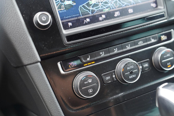 Volkswagen Golf 2.0 TDI GTD | Luxe leder | Stoelverwarming | Automaat | Climatronic airco | Navigatie full map | Camera | NAP |