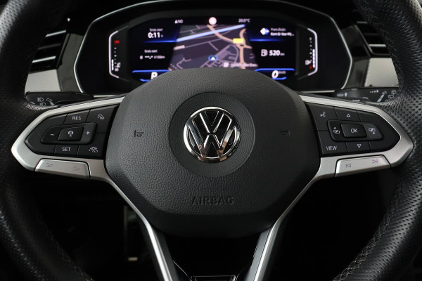 Volkswagen Passat 1.5 TSI R-Line | Panoramadak | Nappaleder | Trekhaak | 360 camera | Stoelverwarming | Carplay | Matrix LED | Adaptive cruise | Navigatie