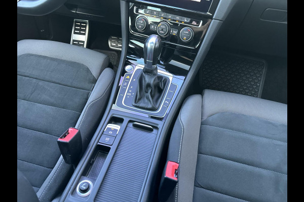 Volkswagen Golf 1.5 TSI R-Line | Pano DSG Virtuele Cockpit Keyless Massage Dynaudio LED Garantie