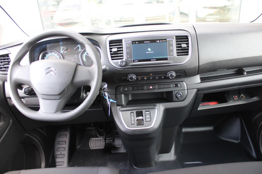 Citroën ë-Jumpy L3 136PK AUTOMAAT DC 75 kWh | 18 STUKS OP VOORRAAD! | DUBBELE CABINE | NAVIGATIE 10" TOUCHSCREEN | APPLE CARPLAY/ANDROID AUTO | ACHTERUITRIJ CAMERA | CRUISE CONTROL | 6-ZITS | REGEN/LICHT SENSOR | DAB+ RADIO | NIEUWE BUS! |