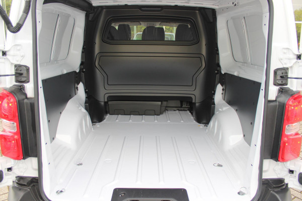 Citroën ë-Jumpy L3 136PK AUTOMAAT DC 75 kWh | 18 STUKS OP VOORRAAD! | DUBBELE CABINE | NAVIGATIE 10" TOUCHSCREEN | APPLE CARPLAY/ANDROID AUTO | ACHTERUITRIJ CAMERA | CRUISE CONTROL | 6-ZITS | REGEN/LICHT SENSOR | DAB+ RADIO | NIEUWE BUS! |