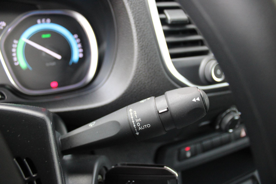 Citroën ë-Jumpy L3 136PK AUTOMAAT DC 75 kWh | 18 STUKS OP VOORRAAD! | DUBBELE CABINE | NAVIGATIE 10" TOUCHSCREEN | APPLE CARPLAY/ANDROID AUTO | ACHTERUITRIJ CAMERA | CRUISE CONTROL | 6-ZITS | REGEN/LICHT SENSOR | DAB+ RADIO | NIEUWE BUS! |