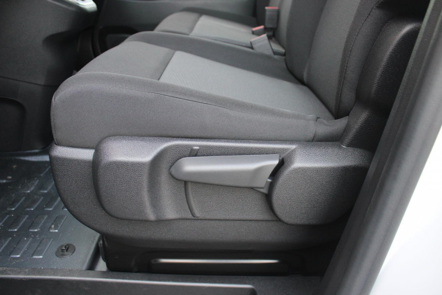 Citroën ë-Jumpy L3 136PK AUTOMAAT DC 75 kWh | 18 STUKS OP VOORRAAD! | DUBBELE CABINE | NAVIGATIE 10" TOUCHSCREEN | APPLE CARPLAY/ANDROID AUTO | ACHTERUITRIJ CAMERA | CRUISE CONTROL | 6-ZITS | REGEN/LICHT SENSOR | DAB+ RADIO | NIEUWE BUS! |