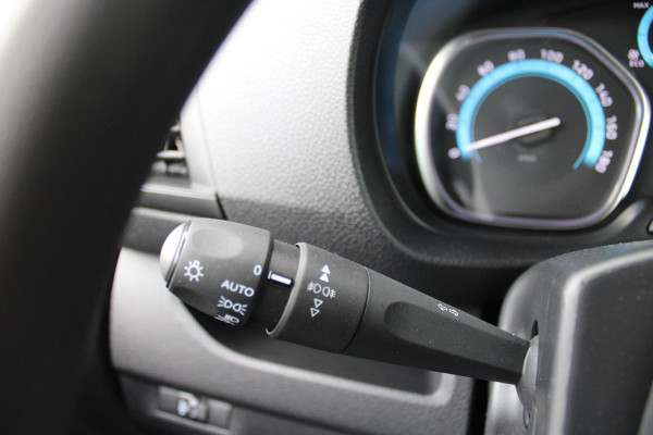 Citroën ë-Jumpy L3 136PK AUTOMAAT DC 75 kWh | 18 STUKS OP VOORRAAD! | DUBBELE CABINE | NAVIGATIE 10" TOUCHSCREEN | APPLE CARPLAY/ANDROID AUTO | ACHTERUITRIJ CAMERA | CRUISE CONTROL | 6-ZITS | REGEN/LICHT SENSOR | DAB+ RADIO | NIEUWE BUS! |