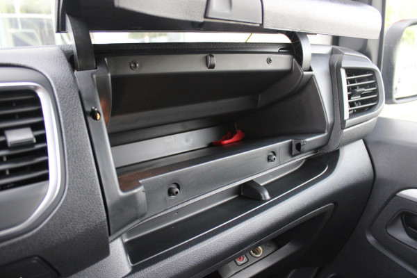 Citroën ë-Jumpy L3 136PK AUTOMAAT DC 75 kWh | 18 STUKS OP VOORRAAD! | DUBBELE CABINE | NAVIGATIE 10" TOUCHSCREEN | APPLE CARPLAY/ANDROID AUTO | ACHTERUITRIJ CAMERA | CRUISE CONTROL | 6-ZITS | REGEN/LICHT SENSOR | DAB+ RADIO | NIEUWE BUS! |