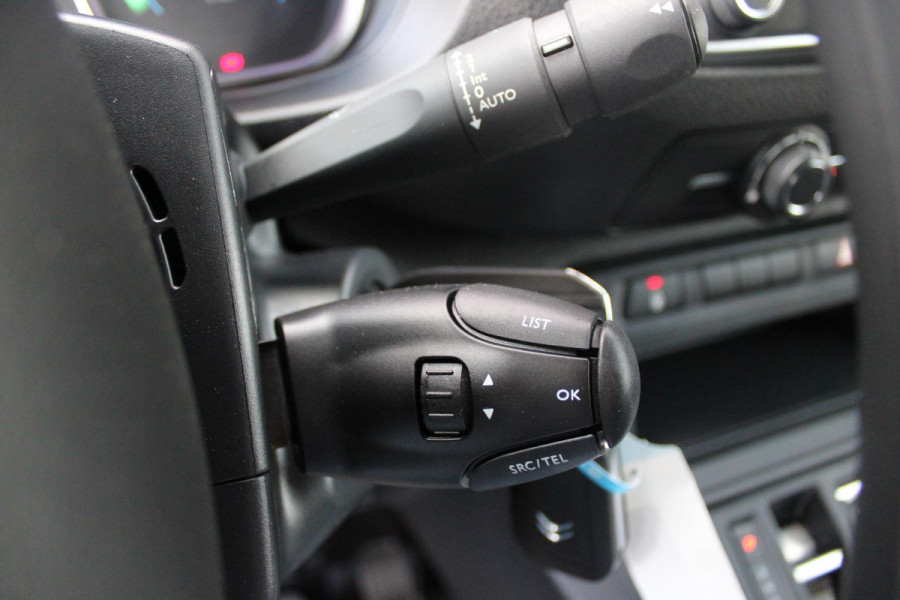 Citroën ë-Jumpy L3 136PK AUTOMAAT DC 75 kWh | 18 STUKS OP VOORRAAD! | DUBBELE CABINE | NAVIGATIE 10" TOUCHSCREEN | APPLE CARPLAY/ANDROID AUTO | ACHTERUITRIJ CAMERA | CRUISE CONTROL | 6-ZITS | REGEN/LICHT SENSOR | DAB+ RADIO | NIEUWE BUS! |