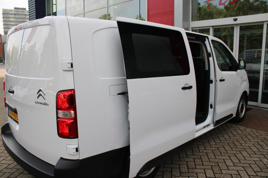Citroën ë-Jumpy L3 136PK AUTOMAAT DC 75 kWh | 18 STUKS OP VOORRAAD! | DUBBELE CABINE | NAVIGATIE 10" TOUCHSCREEN | APPLE CARPLAY/ANDROID AUTO | ACHTERUITRIJ CAMERA | CRUISE CONTROL | 6-ZITS | REGEN/LICHT SENSOR | DAB+ RADIO | NIEUWE BUS! |