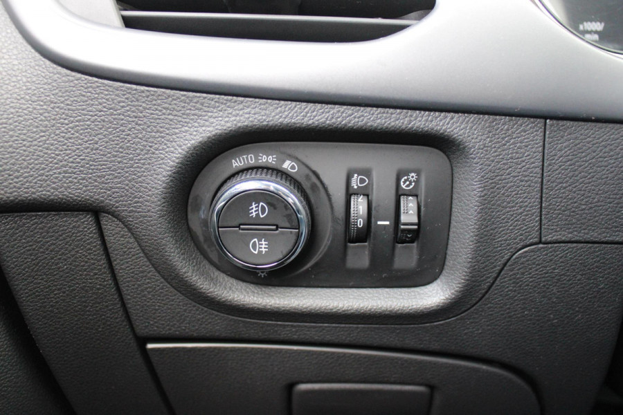 Opel Astra 1.4 150PK INNOVATION | NAVIGATIE | ACHTERUITRIJ CAMERA | CLIMATE CONTROL | PARKEERSENSOREN VOOR EN ACHTER | ALL SEASON BANDEN | LICHTMETALEN VELGEN 17" | CRUISE CONTROL | DAB+ RADIO |
