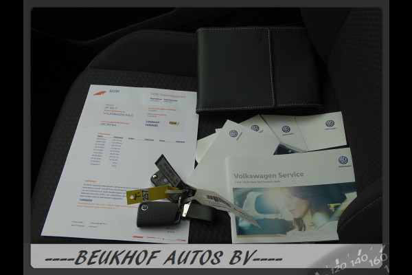Volkswagen Polo 1.0 TSI Business Parkeersensor Carplay Cruis
