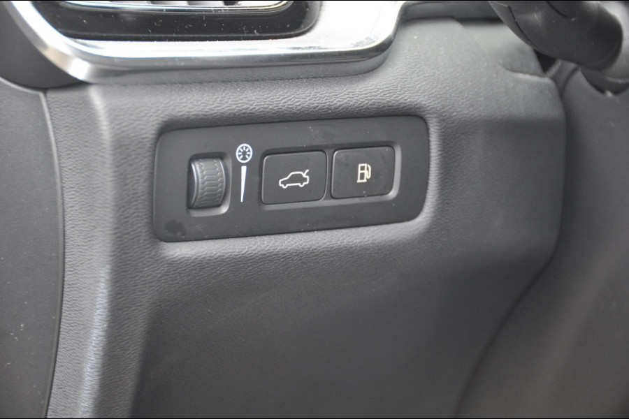Volvo S60 340PK Automaat T6 AWD Twin Engine R-Design Adaptieve cruise control / BLIS / Elektrische stoelen met geheugen / parkeersensoren met camera / Stoelverwarming / Standkachel