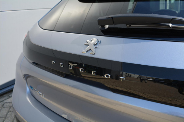 Peugeot e-208 EV GT 50kWh 136pk | Panoramadak | Apple Carplay/Android Auto | Navigatie | Achteruitrijcamera | Stoelverwarming